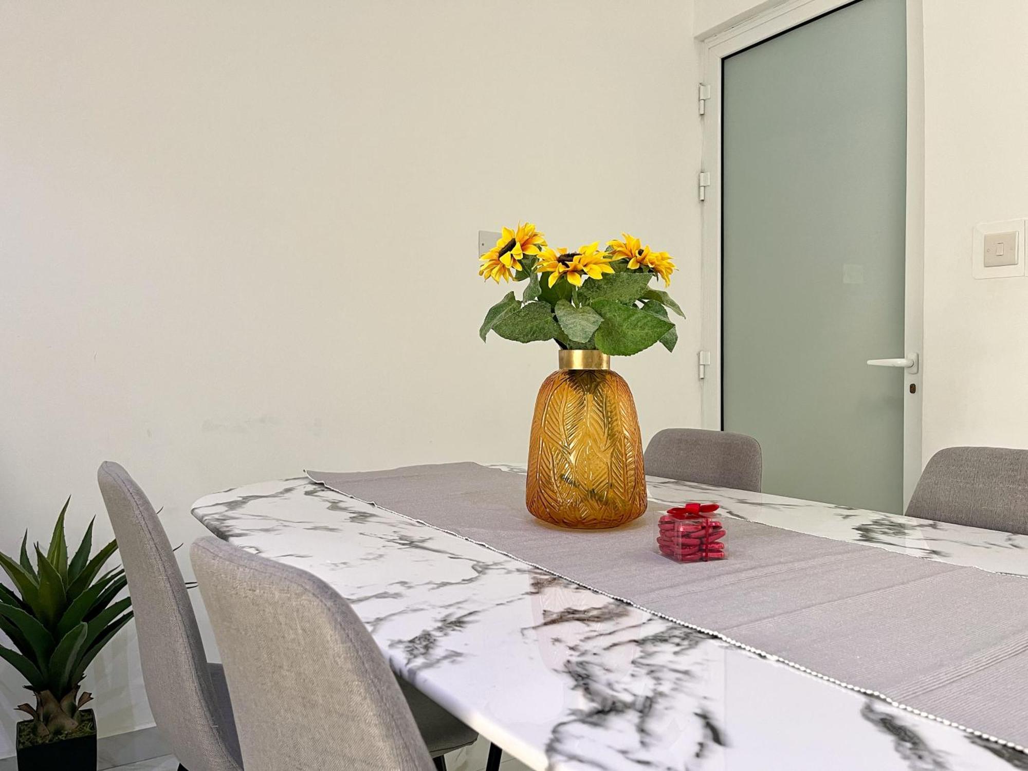 Marina Apartments Msida Luaran gambar