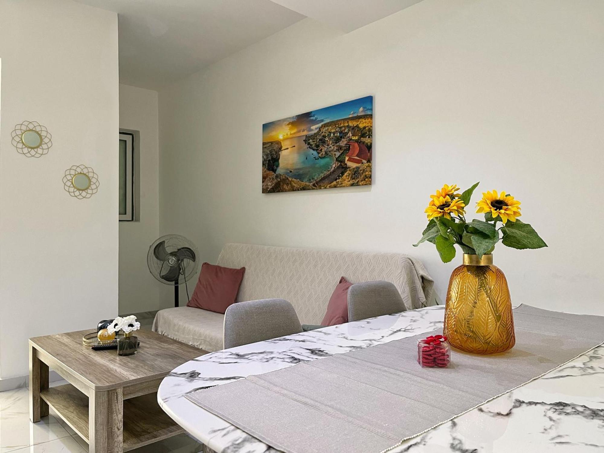 Marina Apartments Msida Luaran gambar